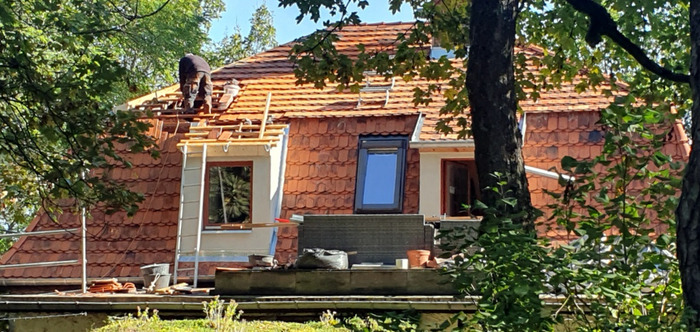 Dachsanierung Rote Villa