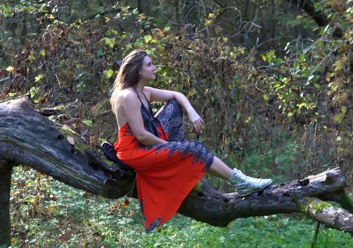 Eva auf dem Baum
